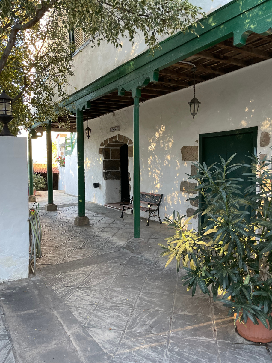 Columnas decorativas y pilares importantes para la estructura.